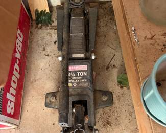 	#92		Craftsman 2¼-Ton Trolley Jack,Heavy-duty hydraulic floor jack, garage wear, untested	 $ 35.00 																							