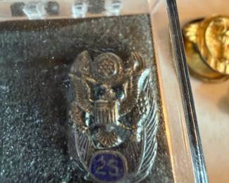 	#80	KW	WWI/WWII military jewelry lot (James Ford Davidson dog tag bracelet, US Naval Reserves dog tag, National Defense medal, ruptured duck discharge pin, WWII US Navy officer 12k gold-filled cufflinks)	 $ 260.00 																							