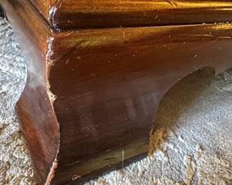 	#85	RA	Thomasville wooden chest/nightstand, (4) drawers, as-is finish on leg (24W x 14D x 24H)	 $ 80.00 																							