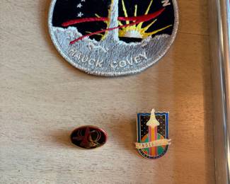 	#83	KW	Vintage NASA Space Shuttle memorabilia lot (6 pieces, signed photo + patches + pins including STS-26, Endeavour, Challenger, booster, etc.)	 $ 80.00 																								#83	KW	Vintage NASA Space Shuttle memorabilia lot (6 pieces, signed photo + patches + pins including STS-26, Endeavour, Challenger, booster, etc.)	 $ 80.00 																							