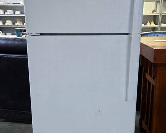 GE Refrigerator/Freezer, Model GTS17DTNNRWW, 64" x 28" x 31.5", Powers On 