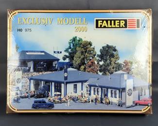 Faller HO 975 Exclusiv Modell 2000 Model Train Accessories With Buildings, Vehicles, People, And More, Approx 381 Pieces, In Box 
