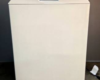 GE Electric Top Load Washer, Model GTW325ASW0WW, Approx 44" x 27" x 26.5", Powers On