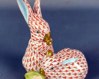 Herend Handpainted Fishnet Porcelain Rabbits Figurine With 24K Gold Accents, Approx 3.5" x 2.5"