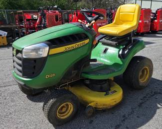 John Deere D125 Gas Powered Riding Mower With 42" Deck, V Twin 20HP Engine, And G4 Crankshaft, Powers On