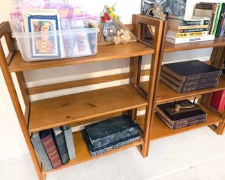 Folding bookshelves