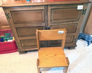 Cabinet + child's chair