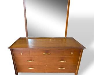 Drexel 7 Drawer Wood Dresser With Mirror
