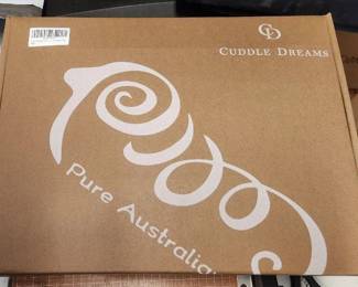 CUDDLE DREAMS BLANKET NEW. HIGH END.