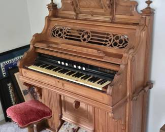 Cottage pump organ