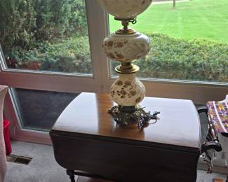 Tea cart, Gone with the Wind style lamp