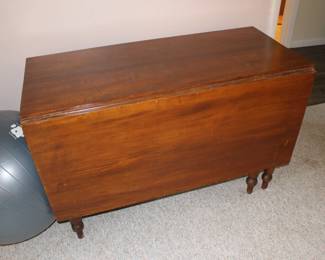 Drop leaf table