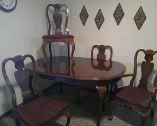Dining Room Table w/chairs