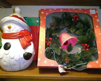 Vintage Wreath         Cookie Jar