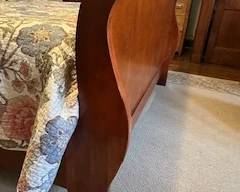 Queen sized sleigh bed
