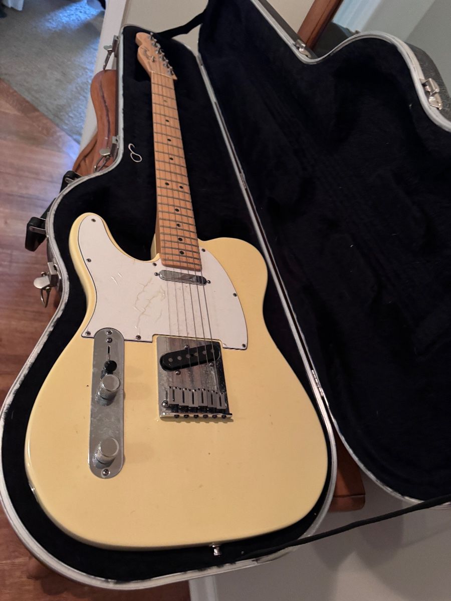 FENDER TELECASTER