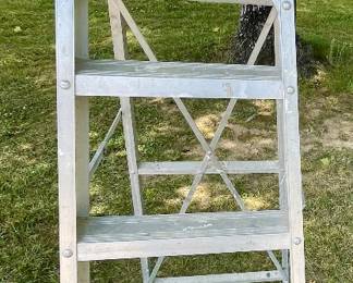 6' ALUMINUM A-FRAME LADDER WITH PAINT BUCKET SHELF