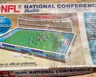 VINTAGE 60s/70s TUDOR NFL NATIONAL CONFERENCE ELECTRIC FOOTBALL GAME
