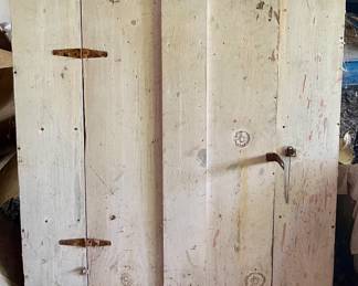 ANTIQUE CHIPPY CABINET