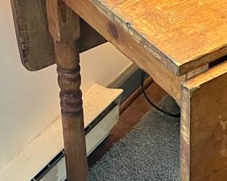 ANTIQUE DROP LEAF TABLE