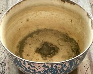 GRANITE WARE POT