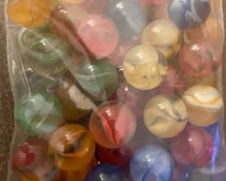 BAG OF VINTAGE/ANTIQUE MARBLES