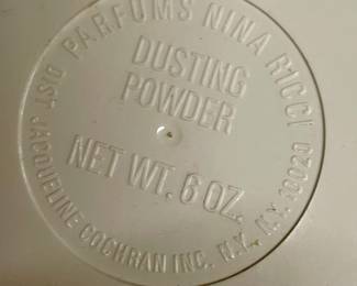 VINTAGE/ANTIQUE NINA RICCI DUSTING POWDER