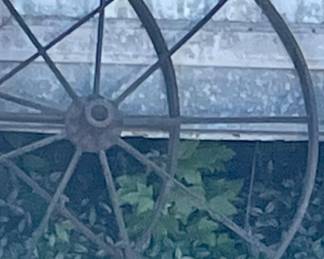 ANTIQUE WAGON WHEELS SET/2