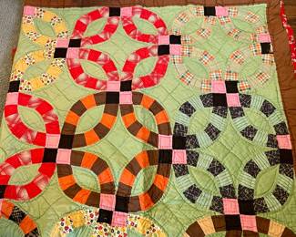 ANTIQUE RING QUILT  -  FULL