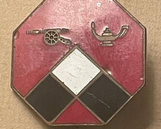 WWII U.S. ARMY FIELD ARTILLERY REPLACEMENT TRAINING CENTER DISTINCTIVE UNIT INSIGNIA PIN