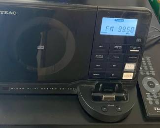 TEAC CD/AM/FM/IPOD PLAYER SYSTEM