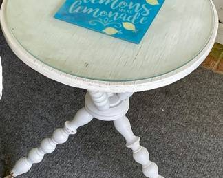 ANTIQUE SPINDLE SIDE TABLE w/GLASS TOP