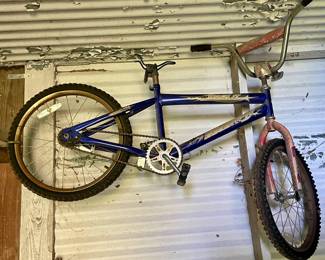 VINTAGE HUFFY  "ROCK IT"  BIKE