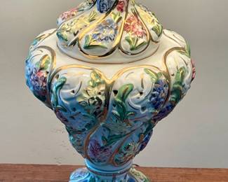 ANTIQUE CAPODIMONTE PORCELAIN LAMP w/BRASS BASE