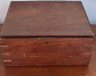 ANTIQUE DOVE-TAIL BOX  -  NO KEY
