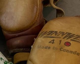 Mid-century Winnwell 410 Leather Hockey Gloves - Canada