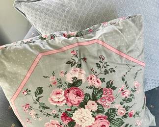 FLORAL PILLOW