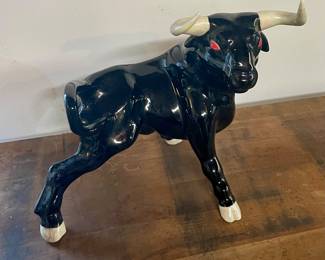 VINTAGE CERAMIC BULL FIGURE