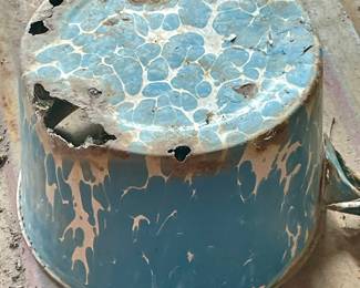 GRANITE WARE POT