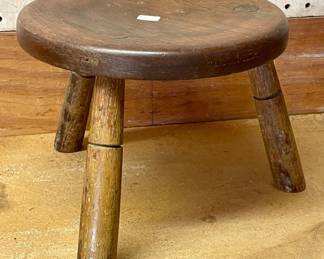 ANTIQUE MILKING STOOL