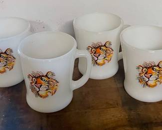 SET/4 VINTAGE ESSO MUGS - 2 SETS AVAILABLE