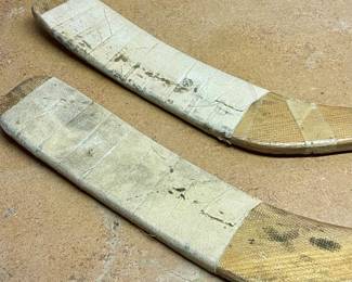 VINTAGE LOUISVILLE SLUGGER HOCKEY STICKS 