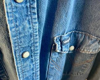 VINTAGE WRANGLER DENIM SHIRT WITH PEARLIZED SNAPS