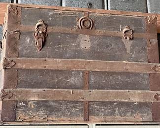 ANTIQUE TRUNK