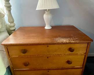 ANTIQUE 3-DRAWER CHEST