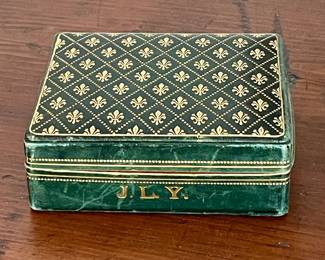 ANTIQQUE JEWELRY BOX