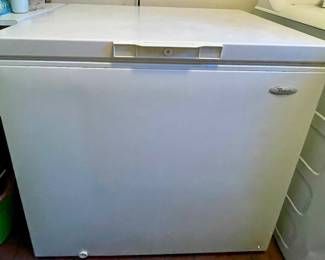 WHIRLPOOL CHEST FREEZER