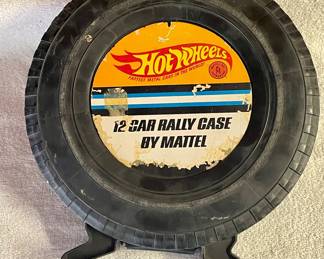 VINTAGE HOT WHEELS 12 CAR CADDY