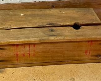 ANTIQUE KNOT-HOLE BOX