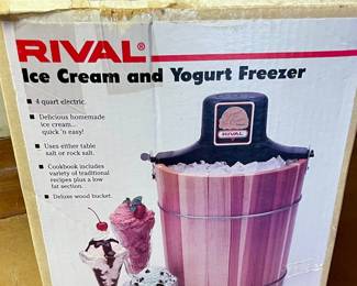 CEDAR BUCKET ICE CREAM FREEZER